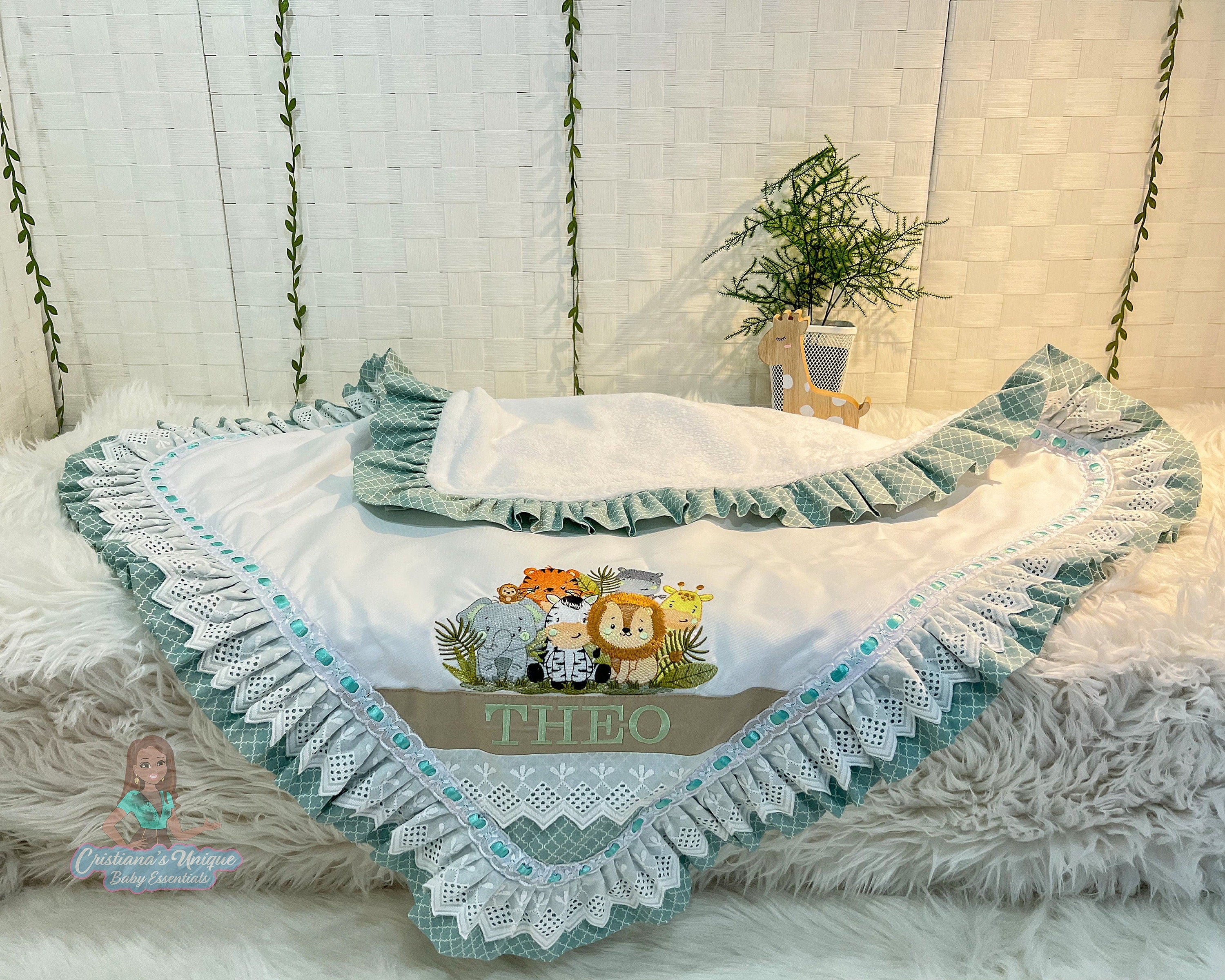 Customizable Safari Baby Blanket with Embroidered Animals – Soft Quilt Warmth