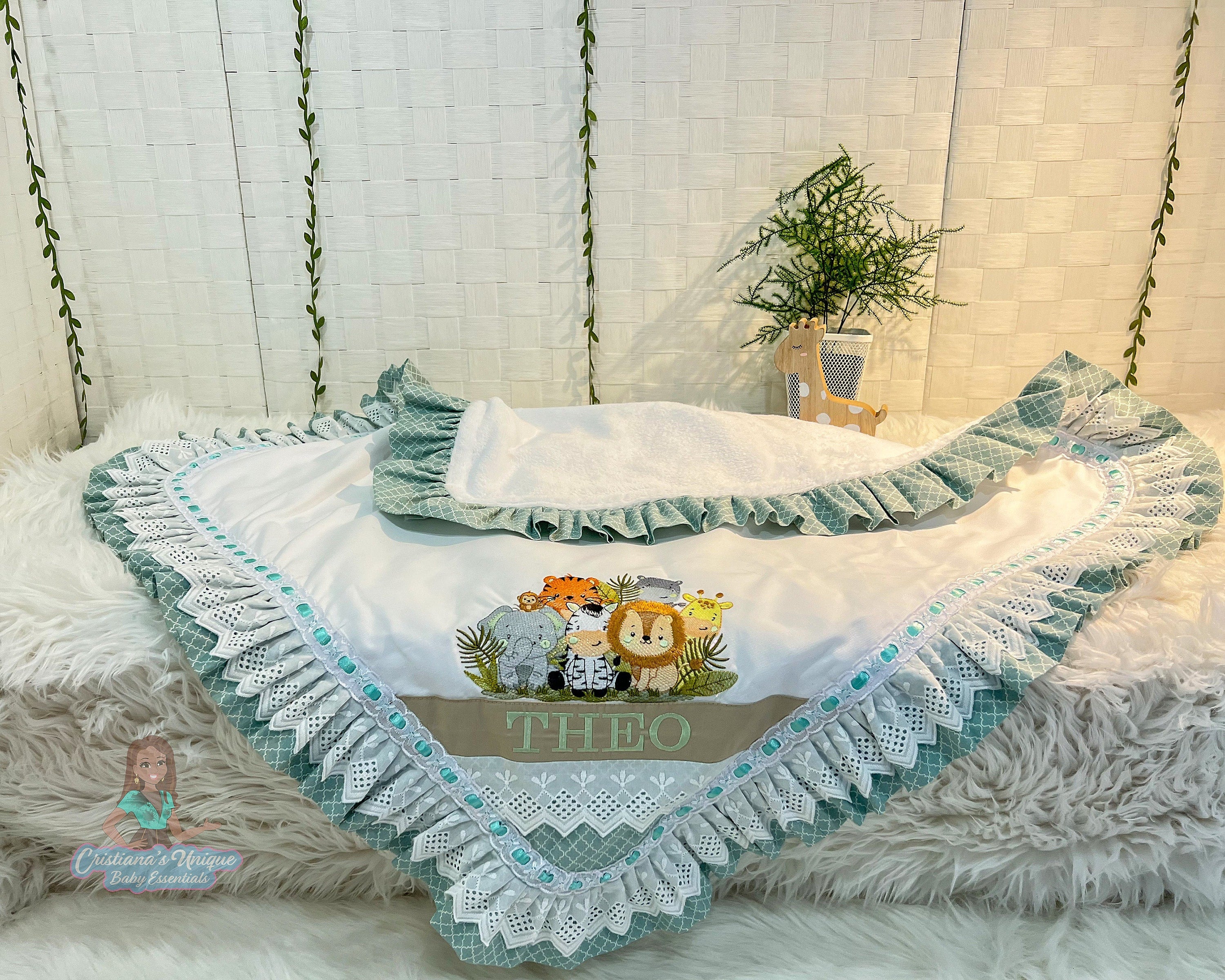 Customizable Safari Baby Blanket with Embroidered Animals – Soft Quilt Warmth