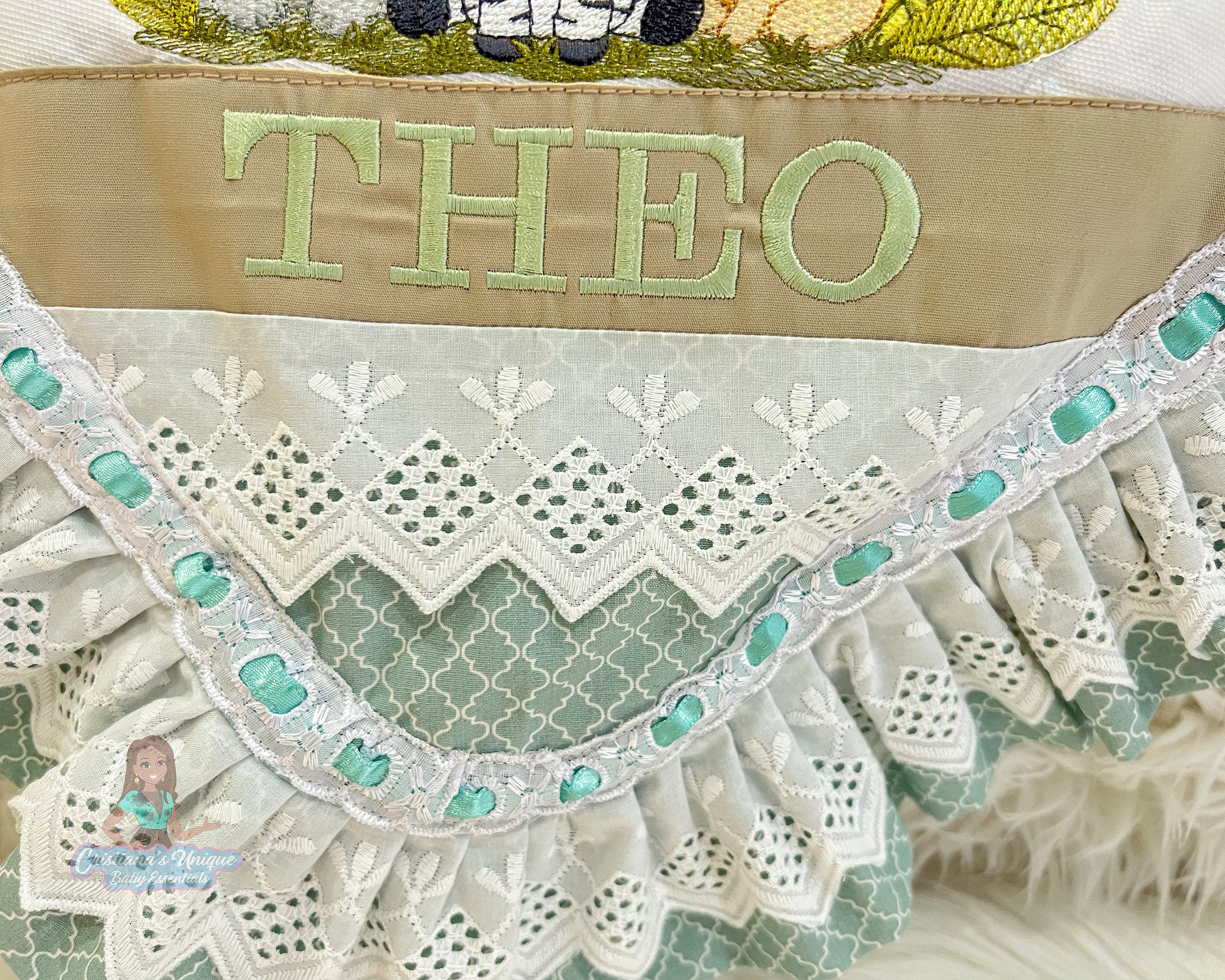 Customizable Safari Baby Blanket with Embroidered Animals – Soft Quilt Warmth