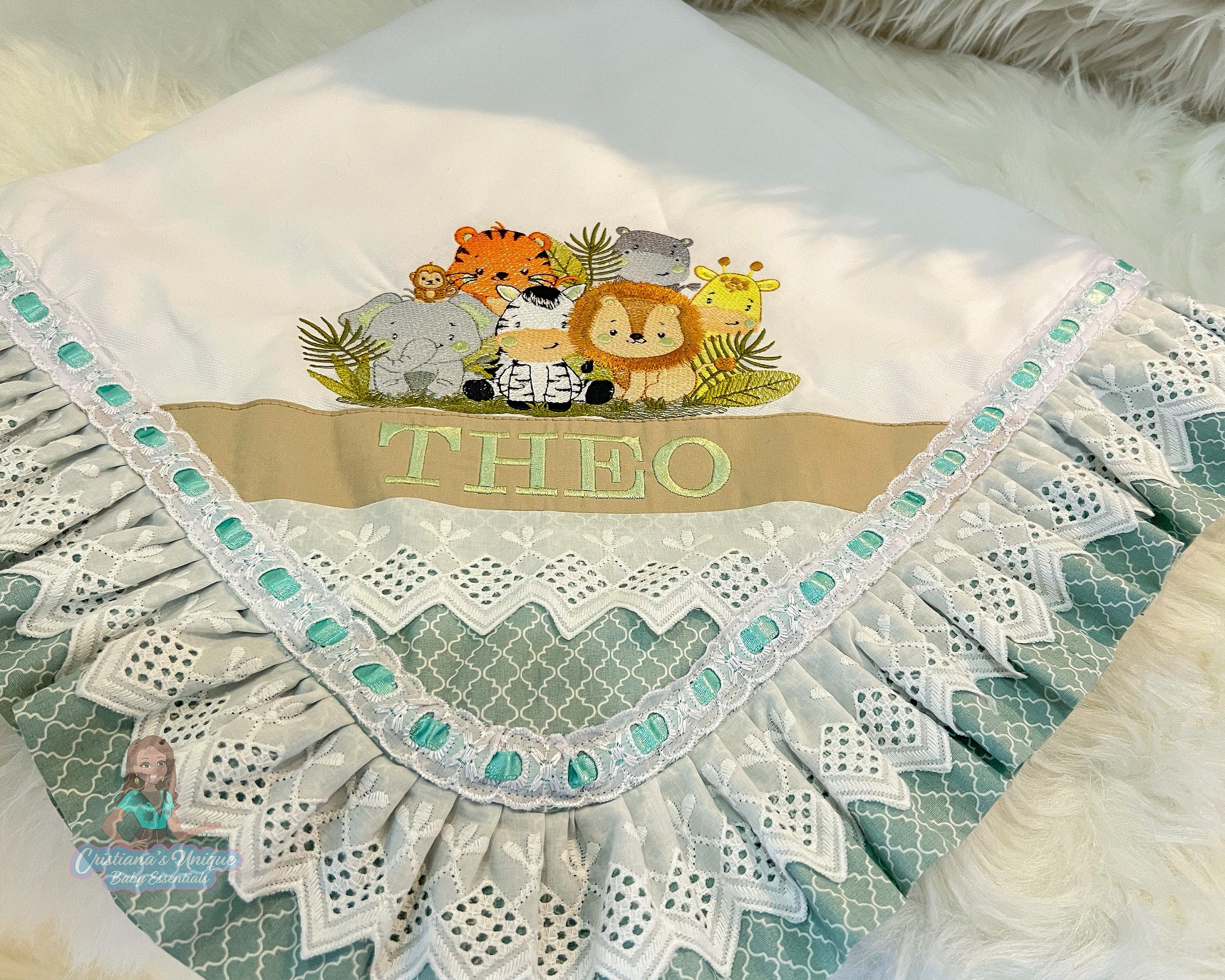 Customizable Safari Baby Blanket with Embroidered Animals – Soft Quilt Warmth
