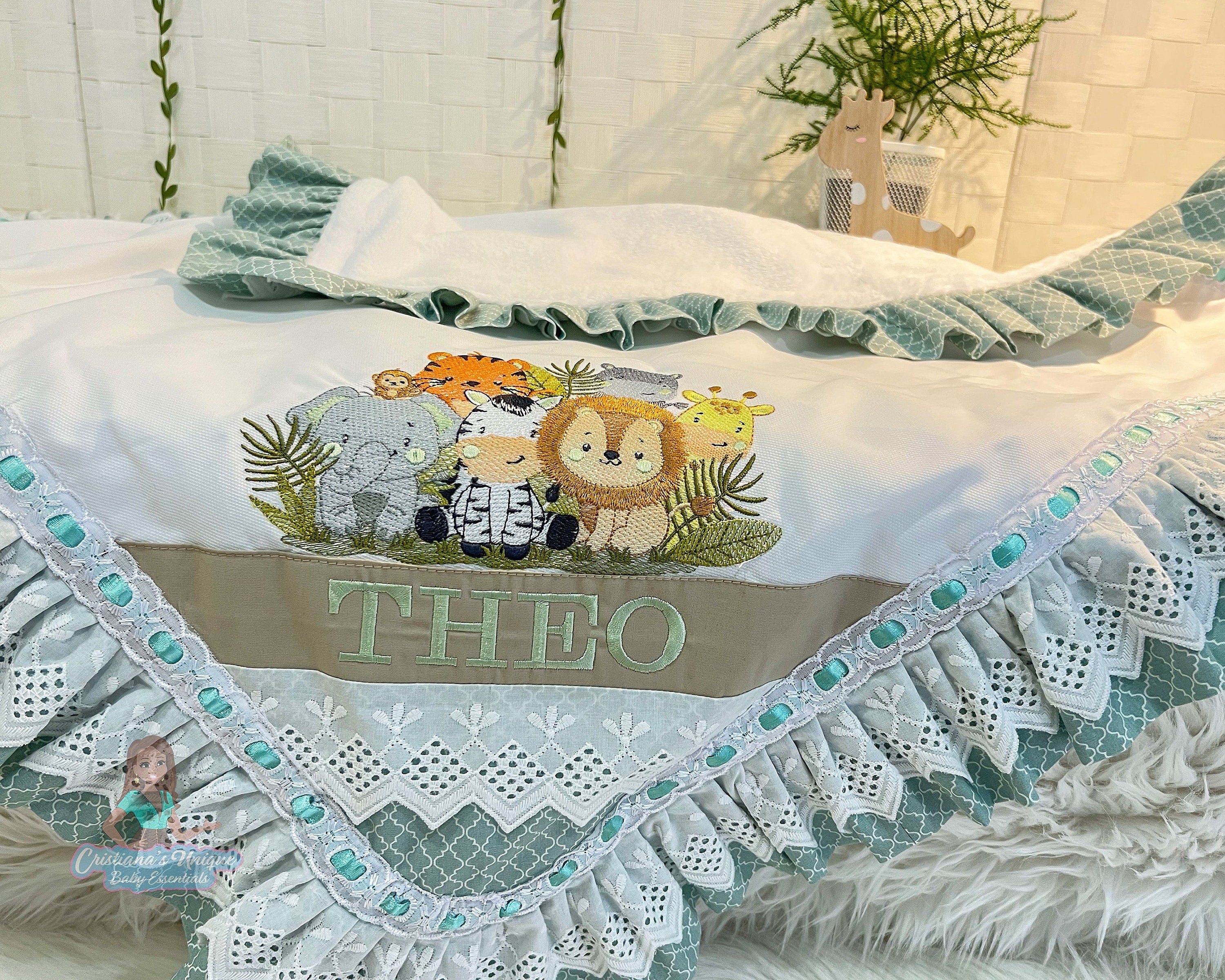 Customizable Safari Baby Blanket with Embroidered Animals – Soft Quilt Warmth