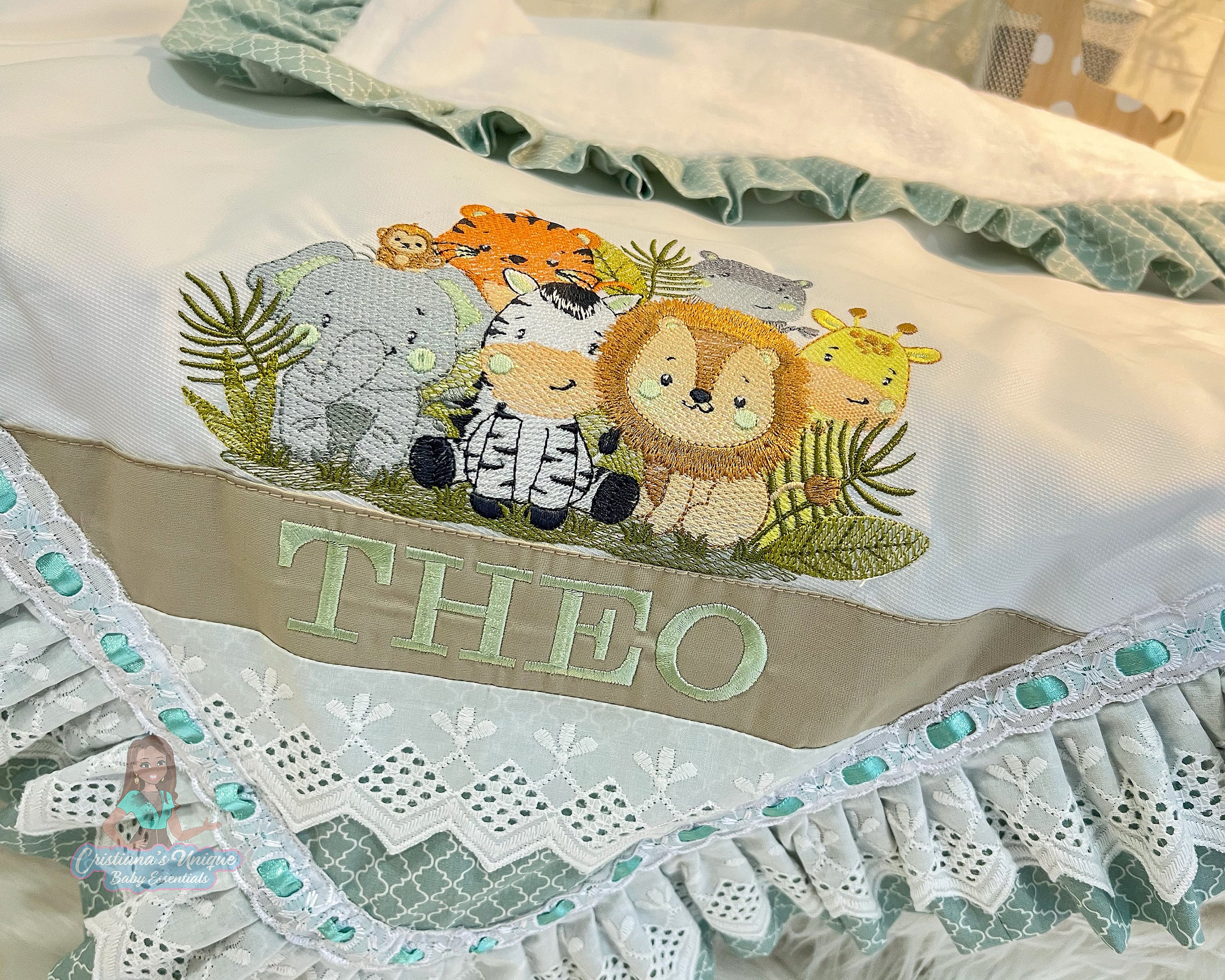 Customizable Safari Baby Blanket with Embroidered Animals – Soft Quilt Warmth