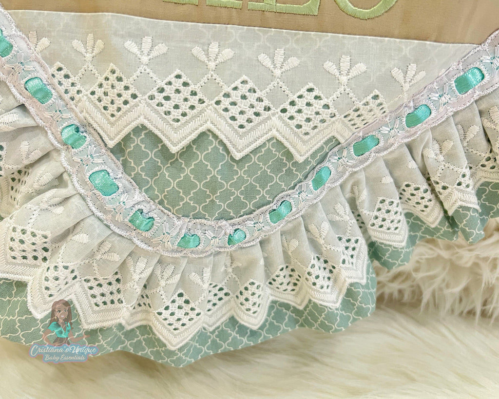 Customizable Safari Baby Blanket with Embroidered Animals – Soft Quilt Warmth