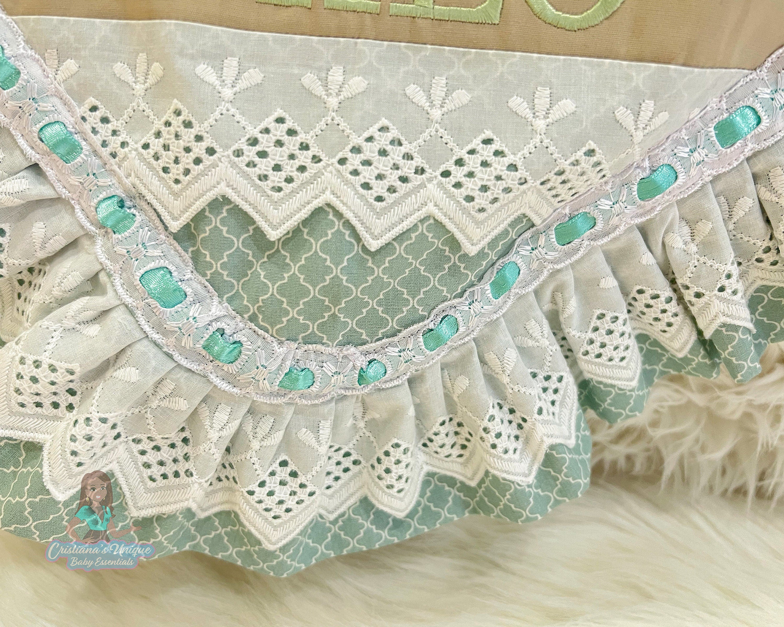 Customizable Safari Baby Blanket with Embroidered Animals – Soft Quilt Warmth