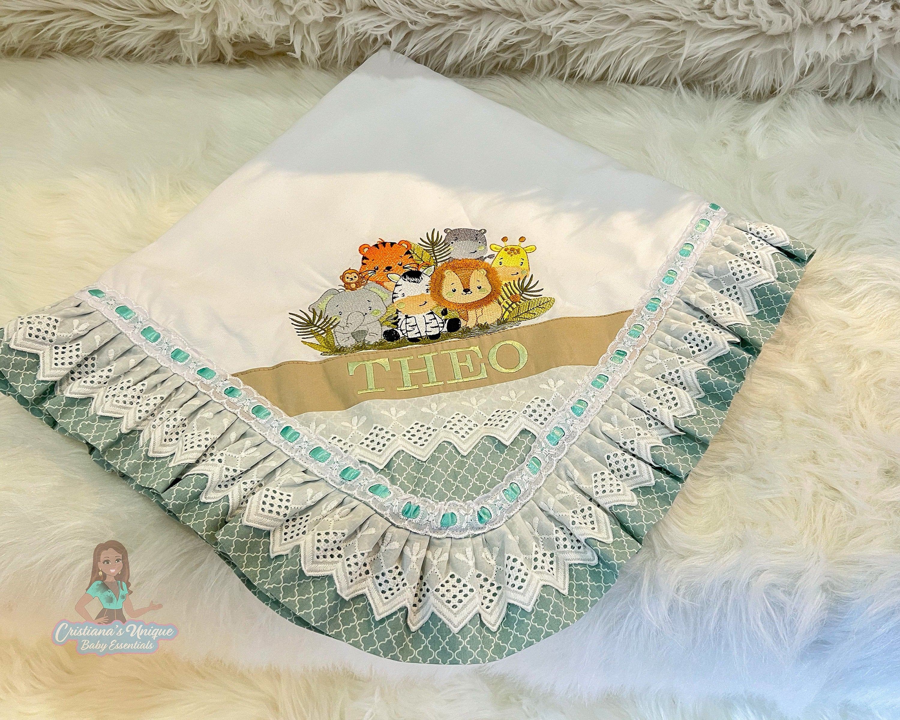 Customizable Safari Baby Blanket with Embroidered Animals – Soft Quilt Warmth